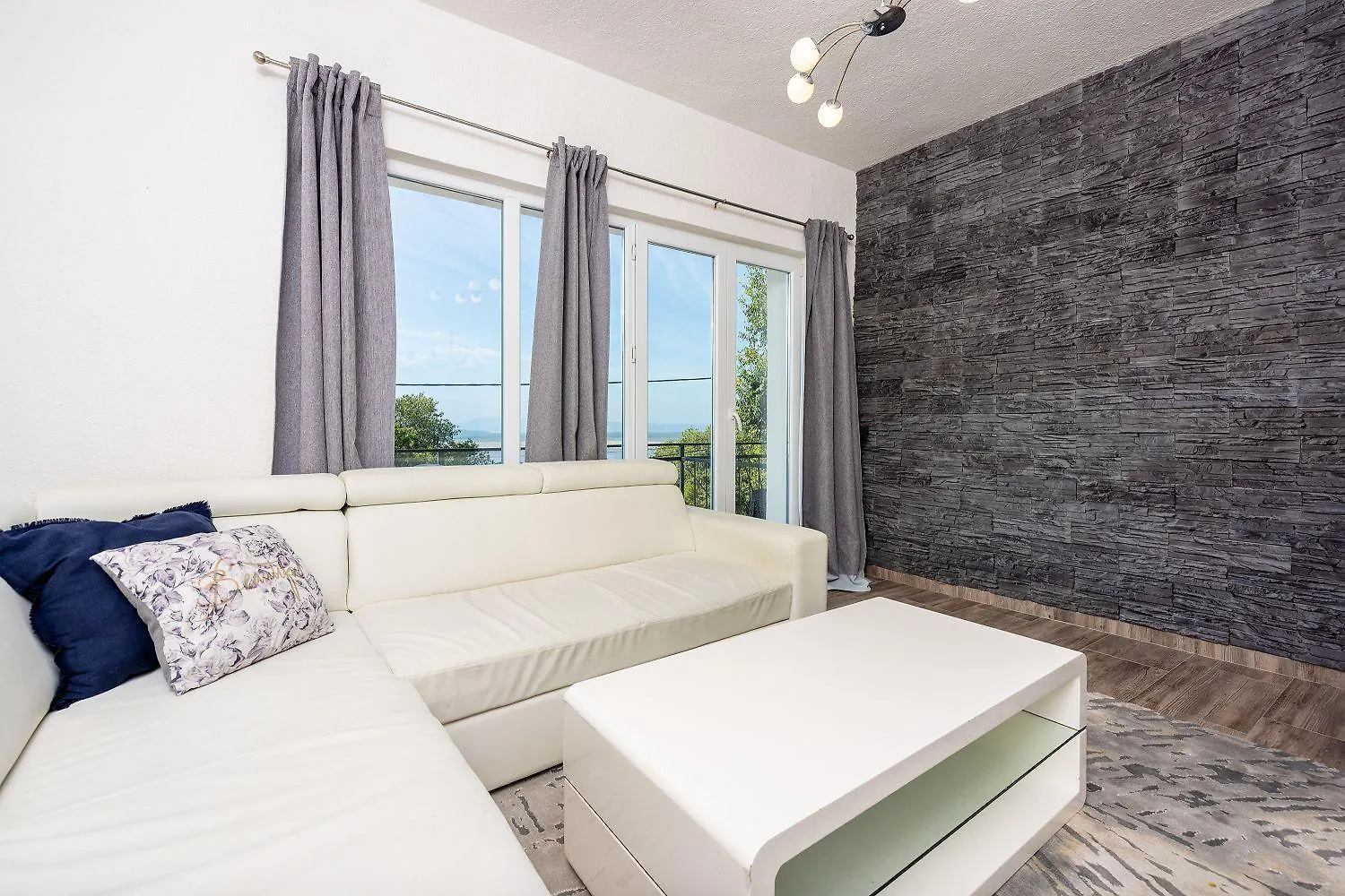 Beeindruckendes Apartment Mit Whirlpool, Lounge-Liegen, Meerblick, Grill Dramalj