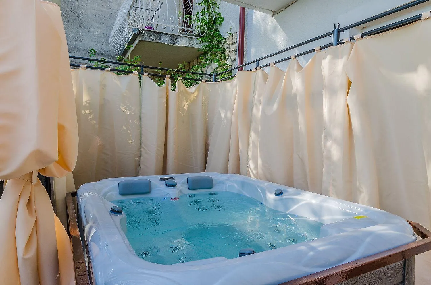 Beeindruckendes Apartment Mit Whirlpool, Lounge-Liegen, Meerblick, Grill Dramalj